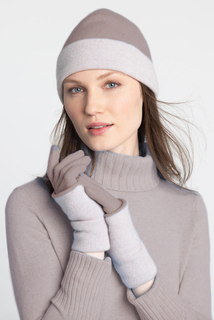 Super soft and luxurious cashmere gloves from Kinross Cashmere.  In a gorgeous grey and beige - we love greige - combo these are perfect paired with the lovely Kinross Notch Collar Coat.  Beautiful and practical - your fingers will be nice and toasty!