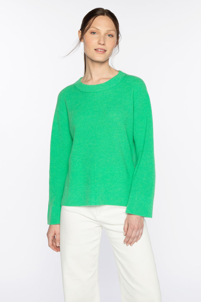 This Rib Easy Crew from Kinross is in a fun bright shade of green. Featuring a crew neckline, wide cuffs and a relaxed shape this jumper is easy to wear all day everyday. Style with white jeans for a fresh spring look. Also available in Pink in store!