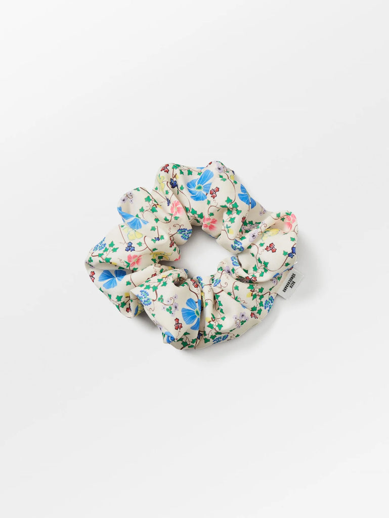 This gorgeous scrunchie is not only attractive but highly practical at keeping your flocks at bay. The floral print is perfect for summer and enough to dress up any ponytail. Great as a gift or as a treat for yourself.    