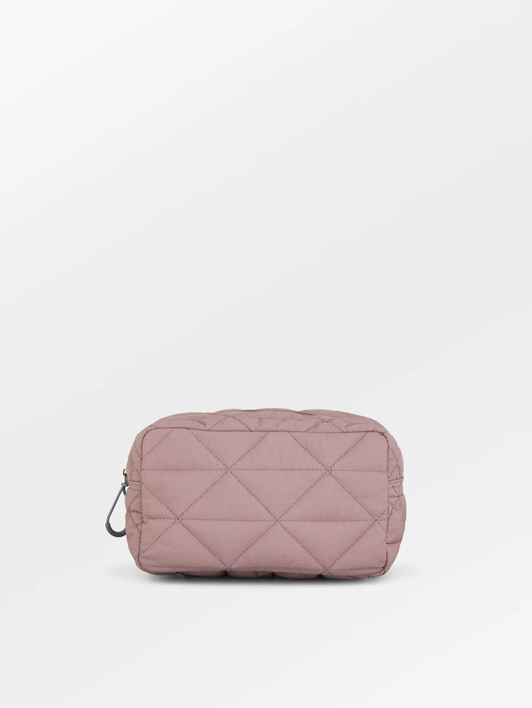 The Daffy Betsy Bag from Becksondergaard is the perfect toiletry bag for all your essentials.  It features a spacious main compartment suitable for toiletries or make-up and a smaller zip-up pocket to secure smaller items.  Also available in Black.