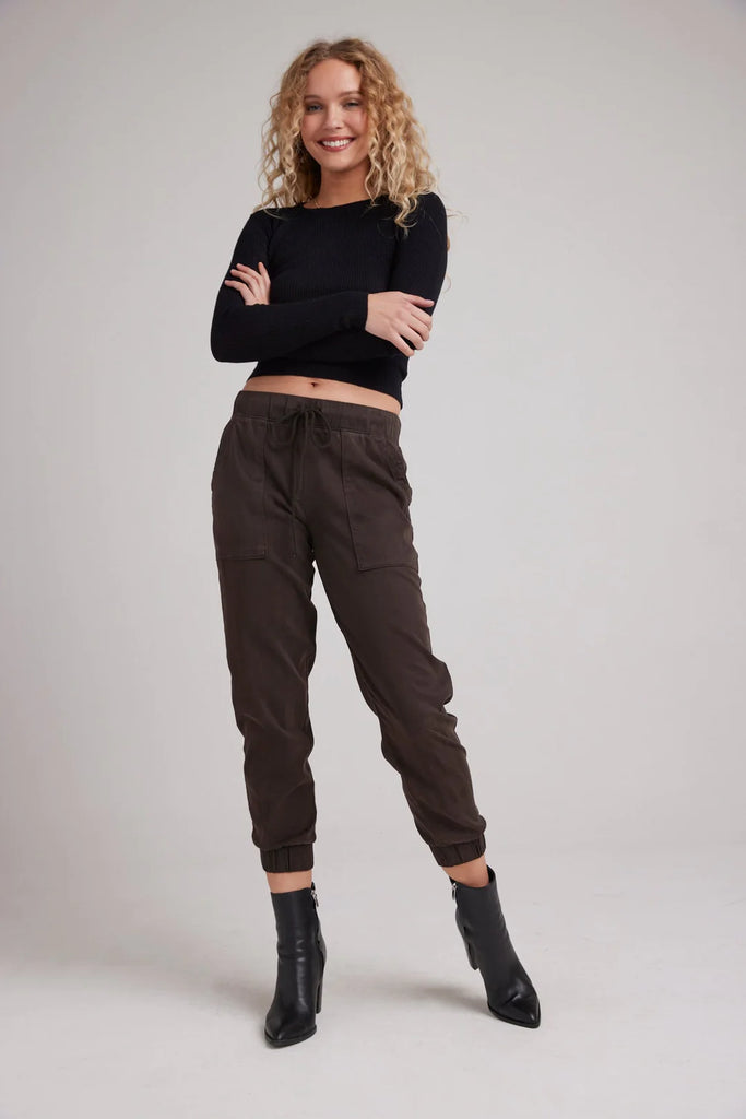 Our favourite relaxed everyday trouser is back! Crafted from Bella Dahl's signature soft fabric with a drawstring waist, side and back pockets and cuffed ankles, you'll reach for these again and again and want them in every colour!