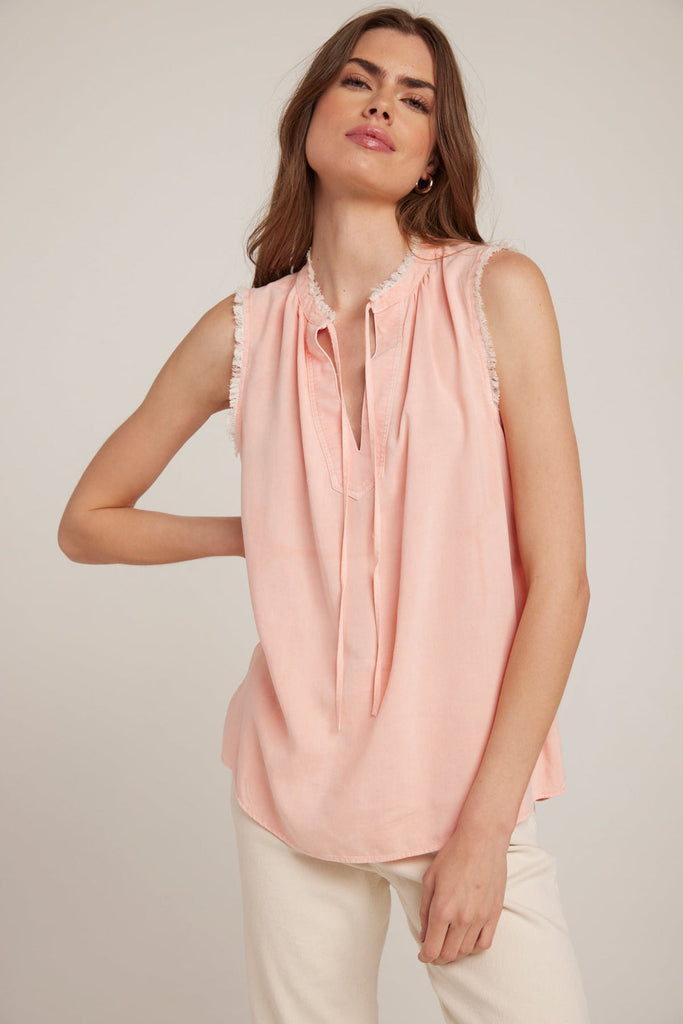 Another super soft super comfy top from Bella Dahl.  Featuring frayed edges, a self tie at the neck and a relaxed shape this is perfect paired with the matching Sunset Coral Pocket Shorts.  Alternatively this also looks fab paired with your favourite white denim.  You'll definitely want this in every colour. 