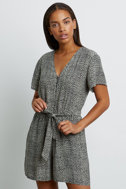 This pretty little romper from Rails has all you want in a playsuit.  Flattering flutter sleeves, v neck, delicate animal print, pockets (which we LOVE) and most importantly - comfortable.  All our boxes ticked in one feminine piece.