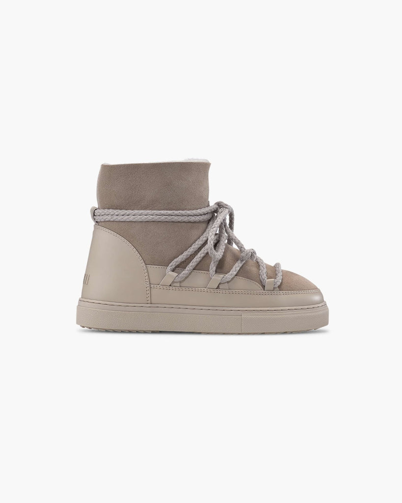 We are very excited to be stocking these amazing snowshoes by uber cool brand Inuikki.&nbsp; Inuikki translates to "beauty of the cold" and these sneaker style shoes will make you want to enjoy just that!&nbsp; Fully line with cosy shearling to keep your toes toasty and a functional toggle tie for the laces, they will not only up your style but are practical and comfortable too.&nbsp;&nbsp;