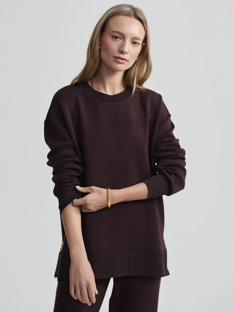 The Gabriella sweatshirt has been refined by Varley in their incredible DoubleSoft® fabric.&nbsp; Featuring a classic crew neck, side zips and ribbed trims, this light weight top is perfect for layering and will no doubt be your go sweatshirt - whether heading to yoga, a quick coffee with friends or on your daily dog walk..&nbsp;