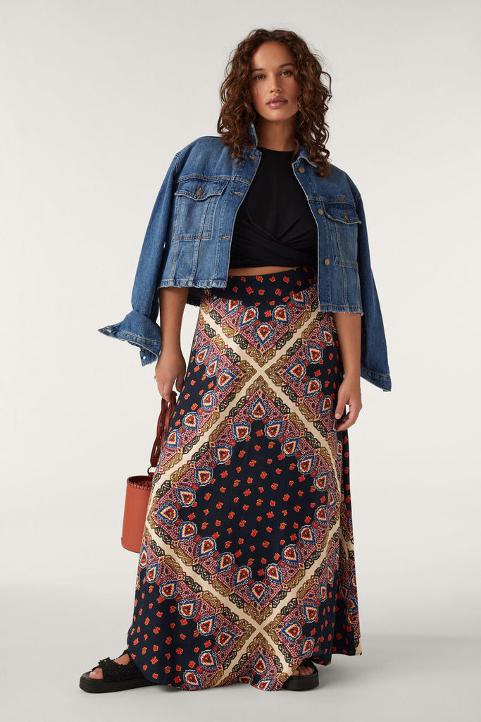 The Julia Skirt by Ba&sh is inspired by the 1970s with its maxi length and high-waist. Fitted at the hips, this skirt subtly flares out creating a feminine and flattering silhouette. This skirt is great for wearing all year round and dressing up and down!