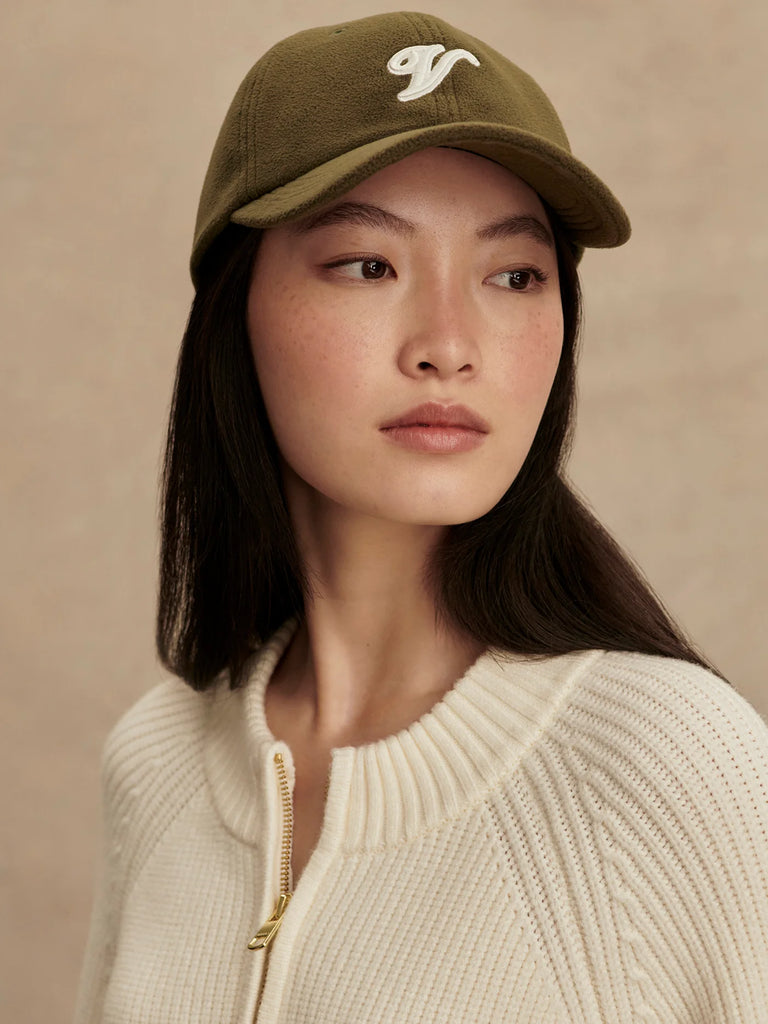 Complete your Varley look with their classic&nbsp;soft fleece Raina cap, featuring a signature V embroidered patch and an adjustable back strap for the perfect fit.