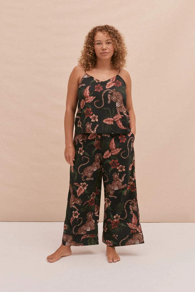 We are excited to be stocking super cool British pyjama brand Desmond & Dempsey. The Wide Leg Pyjama Set consists of a cami with a flattering v-neckline and adjustable straps and wide leg, elasticated tie waist trousers with pockets. It's crafted from soft 100% Cotton Voile and comes in this gorgeous Leopard print. 