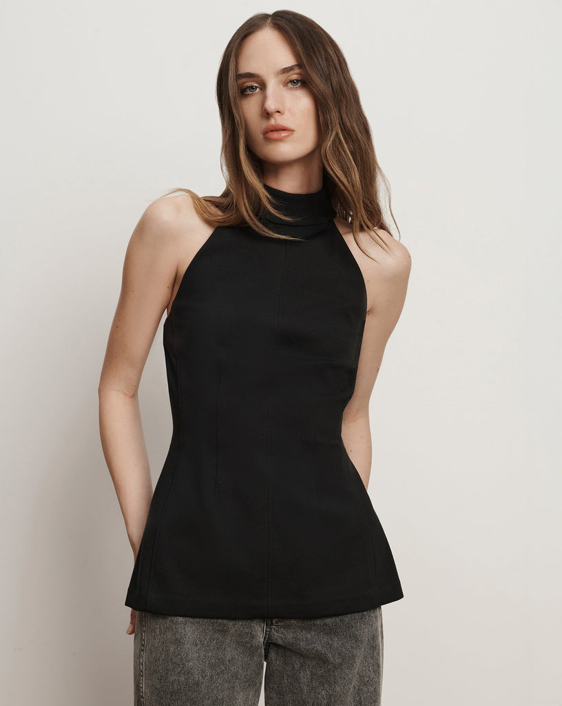 Sophisticated and sleek yet so simple! The Johanne Top is crafted from Veronica Beard's signature premium stretch blend and features a flattering halter neckline, back and waist darting for a tailored fit and is finished with a black zipper at the back.&nbsp; Pair this with Veronica's gorgeous Kalinda Trousers for the ultimate chic co-ord.&nbsp;