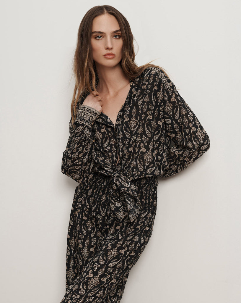 A boho take on the classic button down the Lloyd Shirt is crafted from a breathable lightweight cotton blend.&nbsp; In an intricate paisley print and featuring long cuffed sleeves, side vents and a relaxed shape and feel this becomes the ultimate co-ord when paired with the matching Callaway Trousers.&nbsp; Folding down to nothing combined with the very breathable fabric makes this outfit great for taking on your next holiday.