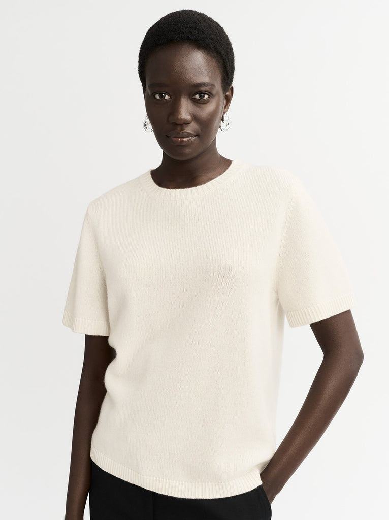 This is a classic style from Soft Goat and a piece that will quickly become a wardrobe staple.&nbsp; This slightly oversized 100% 4 ply cashmere tee features a relaxed fit and a flattering crew neck.&nbsp; Perfect paired with your favourite trousers and works well under a jacket.