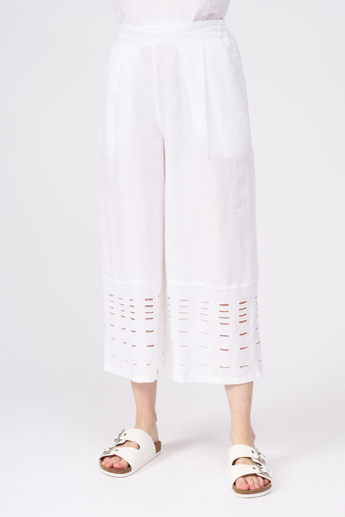 These Wide Leg Crop Trousers from 120% Lino are a holiday essential! Featuring an elasticated waistband, two front pockets and laser-cut detailing at the hem, these linen trousers elevate your holiday wardrobe. Wear with the matching halter neck top available in store.&nbsp;&nbsp;