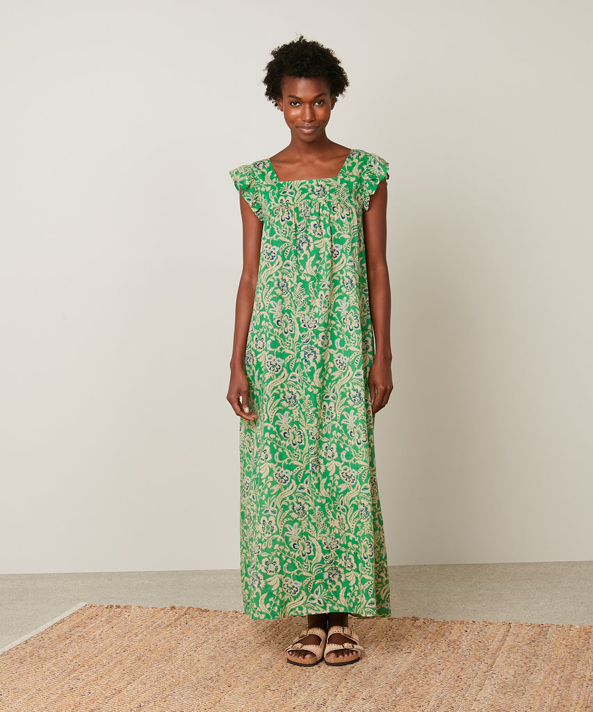 The Roma Dress from Hartford features a square neckline, flutter cap sleeves and a maxi length. In an eye-catching "Indian flowers" print this dress is a easy summer throw on that is comfortable and unique. Wear with sandals or trainers for effortless everyday styling.