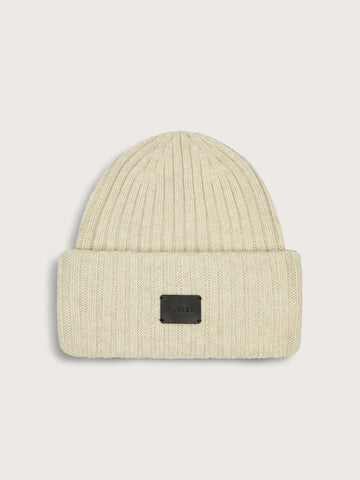 Keep cosy during the colder seasons with the Elva Beanie from Varley. Crafted from a soft merino wool blend, this beanie features a chunky rib texture, a fold-over deep cuff and the Varley logo.

