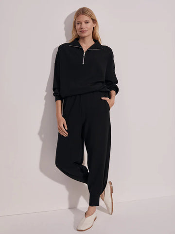 Varley have done it again with this super soft relaxed half zip.  Made in their signature DoubleSoft™️ fabric, you wont want to take it off! Pair with the matching Slim or Wide Leg Pants for a relaxed, everyday look.