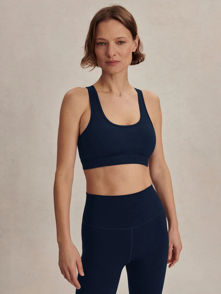 Made in Varley's FreeSoft™ fabric, this medium-support, racerback bra is perfect for everything from Yoga to Pilates. It has removable cups allowing you to personalise the fit. Pair with the matching FreeSoft High Rise Leggings.

