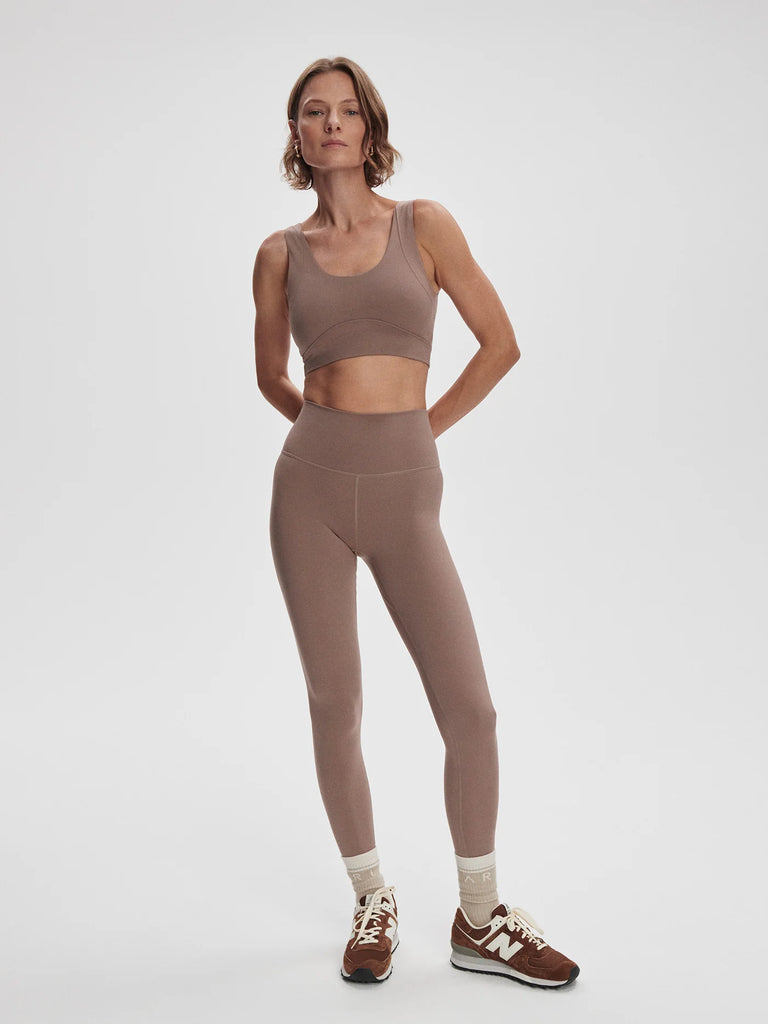 The Freesoft high rise leggings from Varley are exactly what they say - high rise, (nearly) seam-free and buttery soft! These Deep Taupe pair come in a slightly longer length of 27".