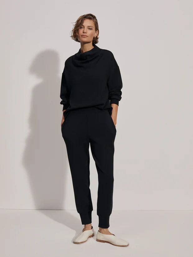 These elegant slim, tailored fit pants will become your off duty staple with a draw cord, cuffed bottoms and pockets on the side and back.  Pair with the matching Hawley Half Zip for a sophisticated co-ord, perfect to travel in or running day to day errands.