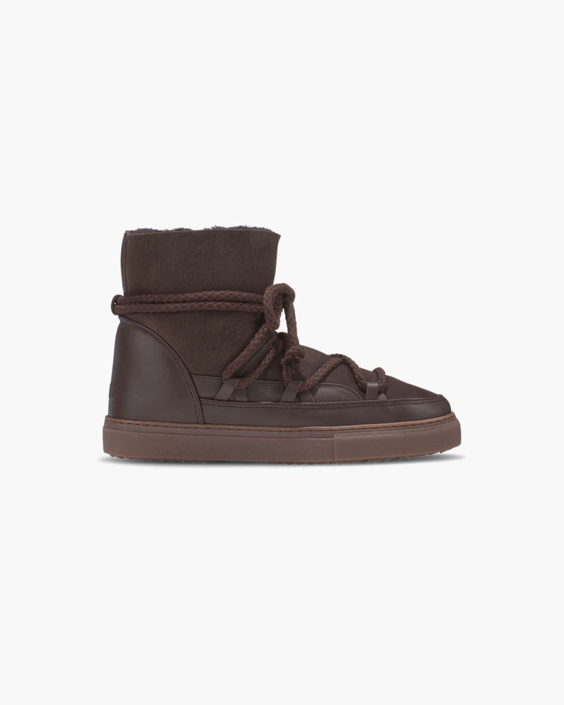 We are very excited to be stocking these amazing snowshoes by uber cool brand Inuikki.&nbsp; Inuikki translates to "beauty of the cold" and these sneaker style shoes will make you want to enjoy just that!&nbsp; Fully line with cosy shearling to keep your toes toasty and a functional toggle tie for the laces, they will not only up your style but are practical and comfortable too.&nbsp;&nbsp;