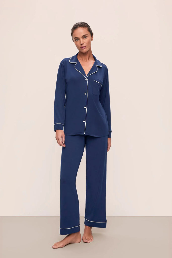 Cosy up in the Gisele Long PJ Set, which merges a classic men’s PJ silhouette with sustainable TENCEL™. This super soft, temperature-regulating fabric falls in all the right ways, providing the body with pure comfort. These cozy, relaxed PJ’s are a staple that you’ll live in forever. Roll on the long winter nights!!
