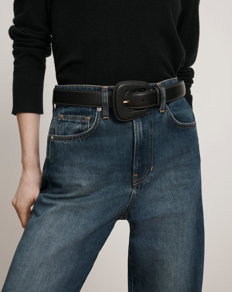 It's not just a belt - it's a Veronica Beard belt!&nbsp; &nbsp;Crafted from fine grained smooth leather and soft nubuck lined Elsy features a leather covered buckle so if you wear gold or silver this will work with either!&nbsp; Perfect with denim or wrapped around the waist of your favourite dress this is a classic that will never go out of style.