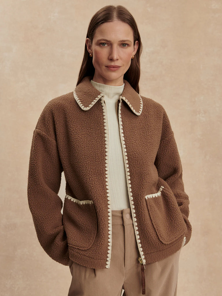 The Rulko Fleece from Varley is crafted from a Plush Borg Fleece and features a full, double-ended zip, contrast embroidery, patch pockets and a classic shirt collar. It will pair perfectly over all your Autumn/Winter looks.