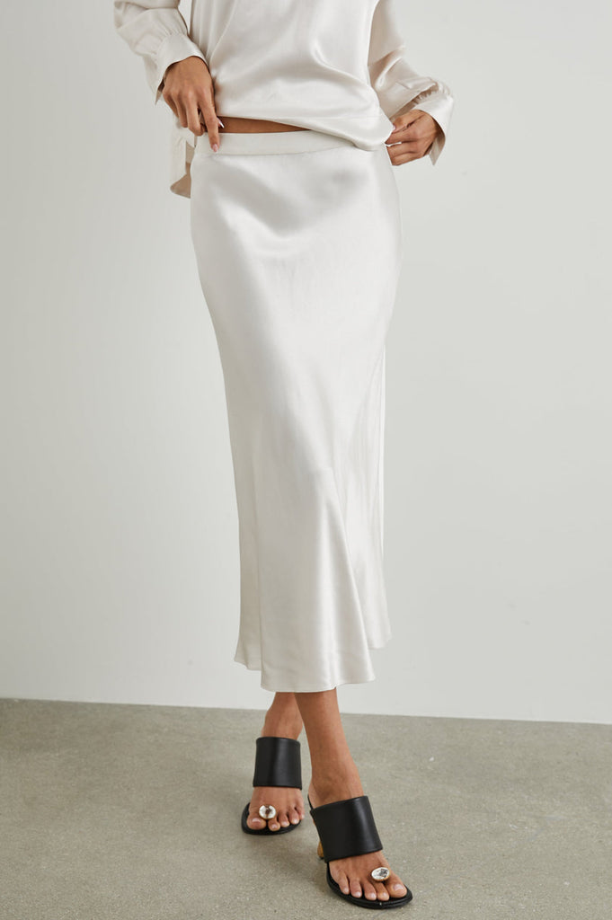 Our favourite Rails skirt, the Berlin, is back in ivory!&nbsp; Yay!&nbsp; The exposed elasticated waistband and the flowy fit, flatters most body shapes. Styled with a tee or your favourite knit, this skirt is perfect for any occasion.&nbsp;