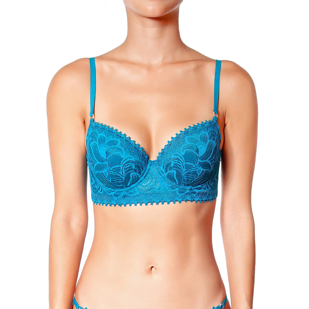 Meet the new demi-bustier from the French brand Huit, in a gorgeous bold turquoise.  The thicker under-band ensures great comfort and support aswell as accentuating your curves.  The light padding will give just the right amount of lift whilst the stunning lace adds an extra touch of femininity.   Pair this piece with the matching knickers which are also available. 