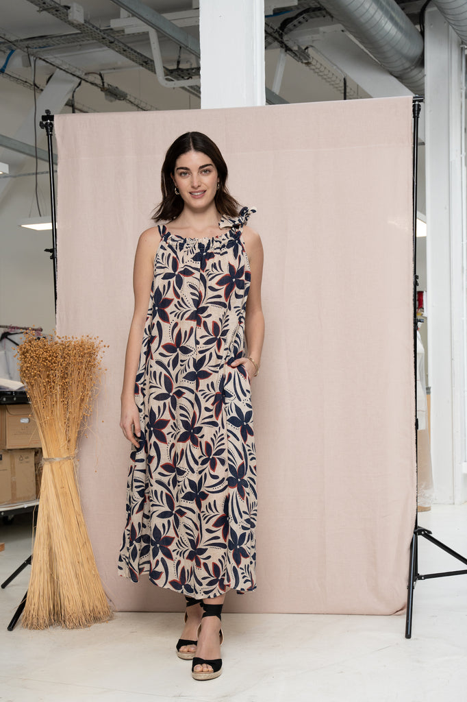 This super easy Shirley dress from Zyga is ideal to pack for all your summer holidays. With a halter neckline that can be adjusted by the bow at the shoulder and splits down the sides - this is a go to floral pattern dress for when you need something light and cool.