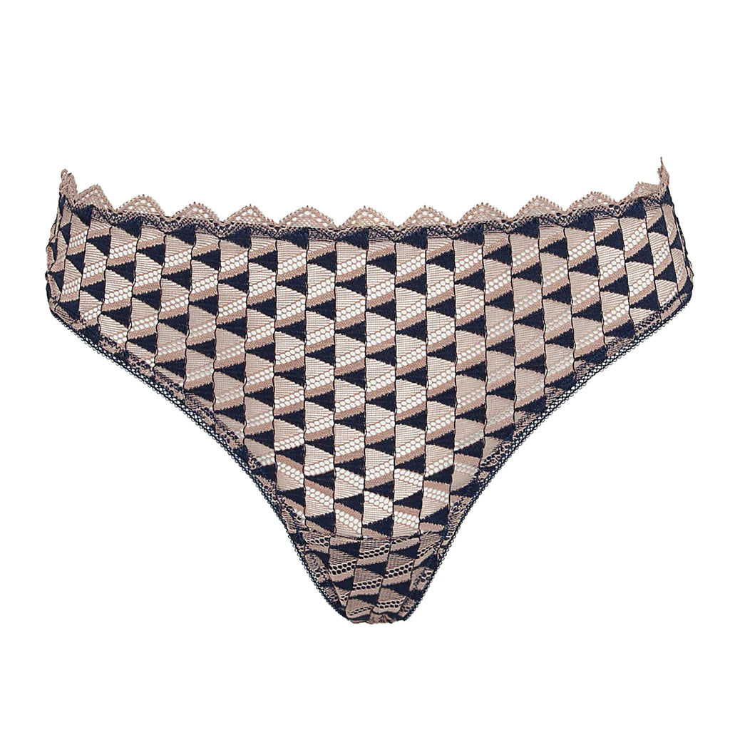 Beautiful geometric lace knickers which will work perfectly with your tigher fitting garments for a seamless look.  SItting comfortably on your hips these knickers are practical as well and look gorgeous.  Matching items available.