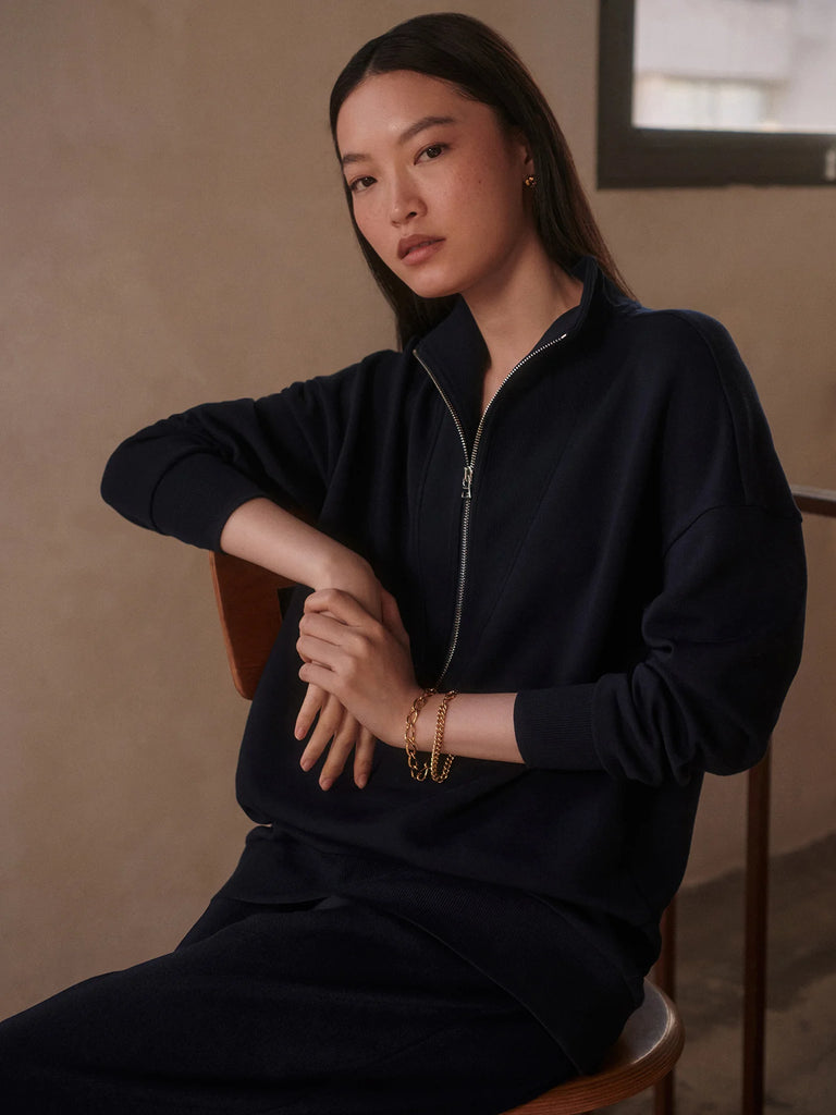The Maisie Longline Sweat by Varley comes in their incredible DoubleSoft® fabric. It features a half zip and a drop shoulder design and the longer length makes it perfect for transitional weather. It will no doubt become your go-to sweatshirt, whether heading to yoga, a quick coffee with friends or on your daily dog walk.
