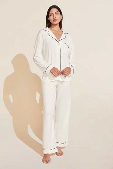 Cosy up in the Gisele Long PJ Set, which merges a classic men’s PJ silhouette with sustainable TENCEL™. This super soft, temperature-regulating fabric falls in all the right ways, providing the body with pure comfort. These cozy, relaxed PJ’s are a staple that you’ll live in forever.  Roll on the long winter nights!!