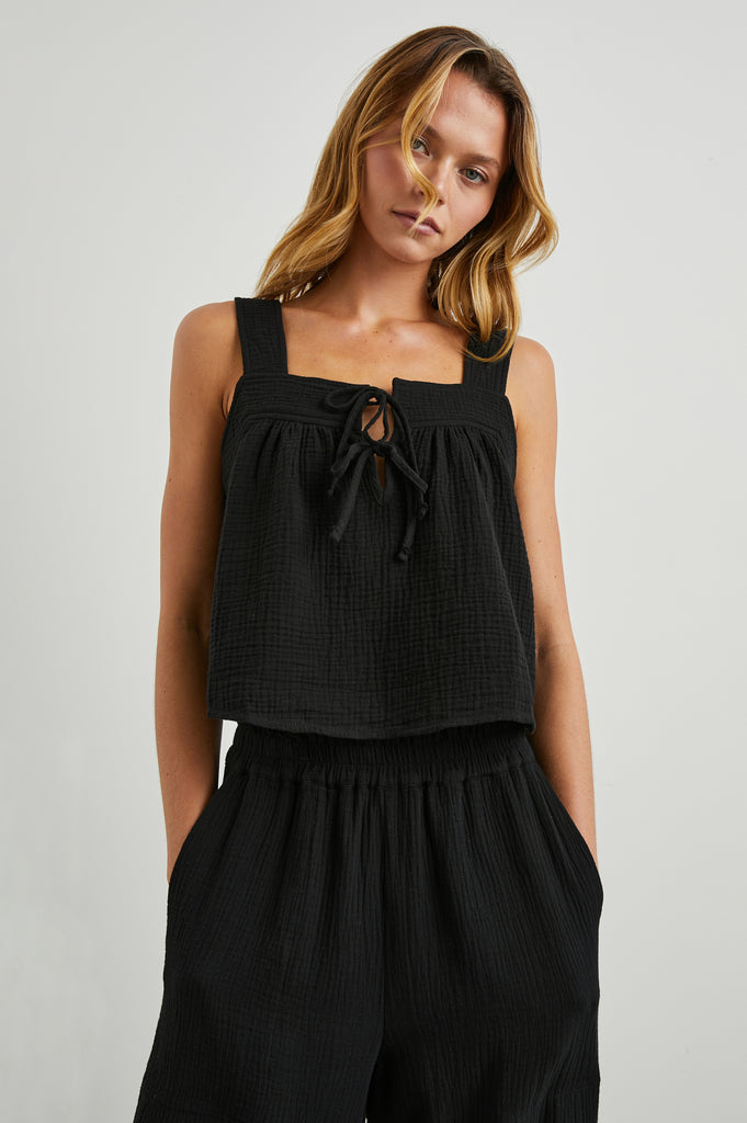 This lovely little top from Rails is crafted from easy breezy soft double gauze cotton in always wearable black and features a relaxed flattering fit.&nbsp; Pair with the matching Leighton Shorts for the cutest possible co-ord!&nbsp; Throw on some trainers and you're ready for a fun easy Summer day!&nbsp; We love it when our clothes are as relaxed as we are!&nbsp;