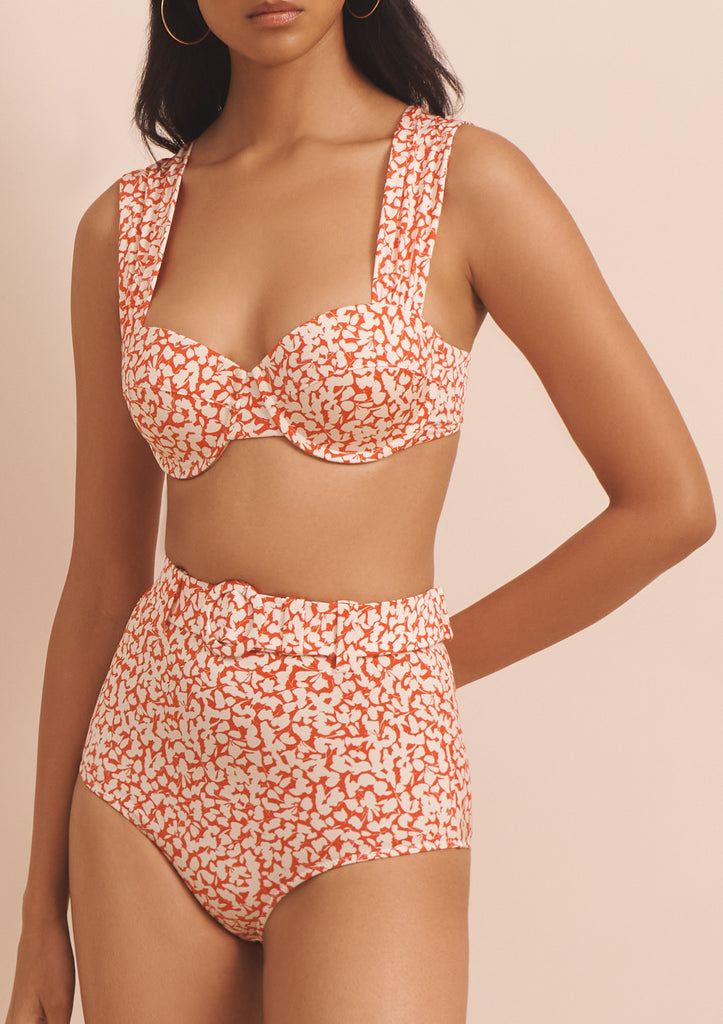 The Audrey Bikini Top from EVARAE features a flattering neckline, built-in cups with underwire and a bow tie up detail at the back. This bikini top is a must have for your next getaway with the matching Elena Ditsy Bikini Bottoms - available in store.