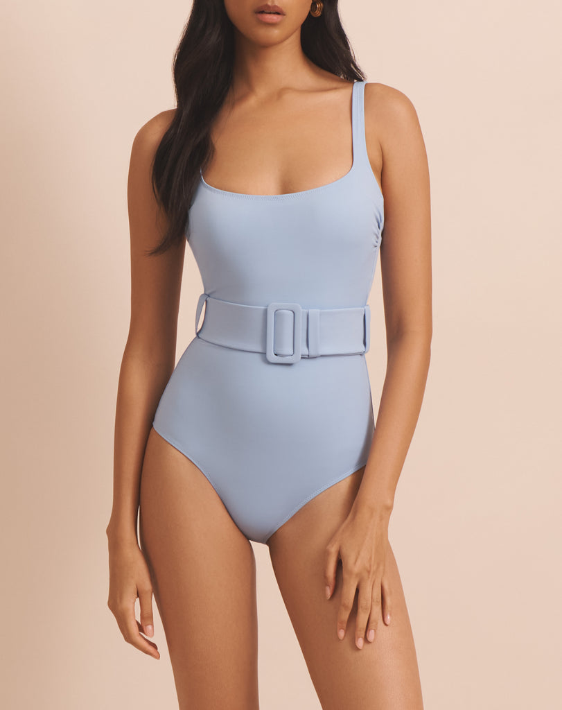 The Cassandra One Piece from EVARAE features a flattering square neckline, a detachable belt and adjustable straps. With invisible cups and a supportive lining this orange patterned one piece is crafted from luxurious regenerated yarn.