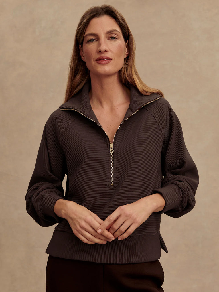 Made from Varley's Ottoman fabric, the Milano Half Zip Sweat features a high neckline with all-over ribbing, raglan sleeves with panelling and a half zip. Pair with any of the Varley sweatpants for a relaxed and comfortable outfit, perfect to travel in or running day to day errands.