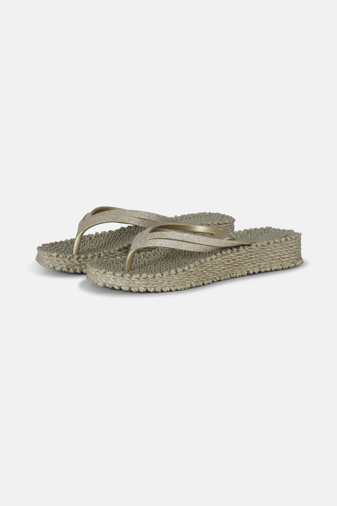 We are delighted to be stocking these flip flops by Danish brand Ilse Jacobsen.  They are made with air rubber and the patterned insole gives a gentle massaging effect, making them extremely comfortable.