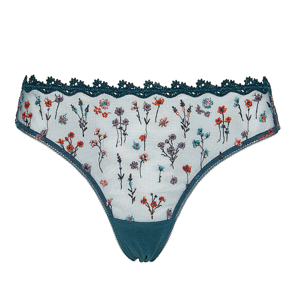 Beautiful floral embroidered knickers with Swiss lace along the top edge.  Comfortable aswell as beautiful.  Matching items are also available.  