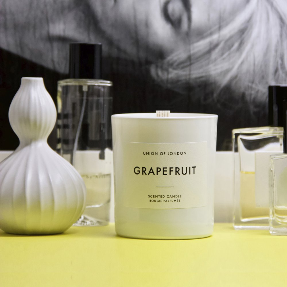 We are so delighted to be stocking Union of London's gorgeous candles.  The Grapefruit large white scented candle is invigorating and uplifting.  It is a fresh blend of tangy citrus and sweetness with notes of Vetiver, Jasmine and Patchouli.