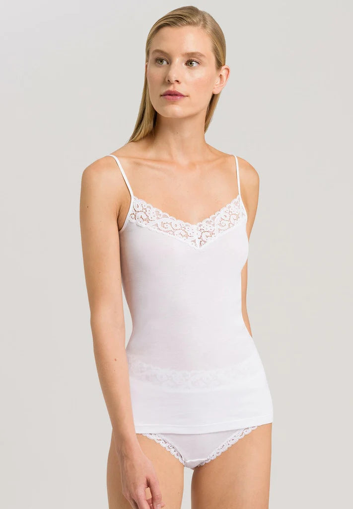 This elegant and versatile seamless Moments Spaghetti Top from Hanro features a v-neckline with a subtle lace detail and adjustable straps. Crafted from 100% long-staple Swiss Cotton, it is light and has plenty of elasticity for maximum comfort.