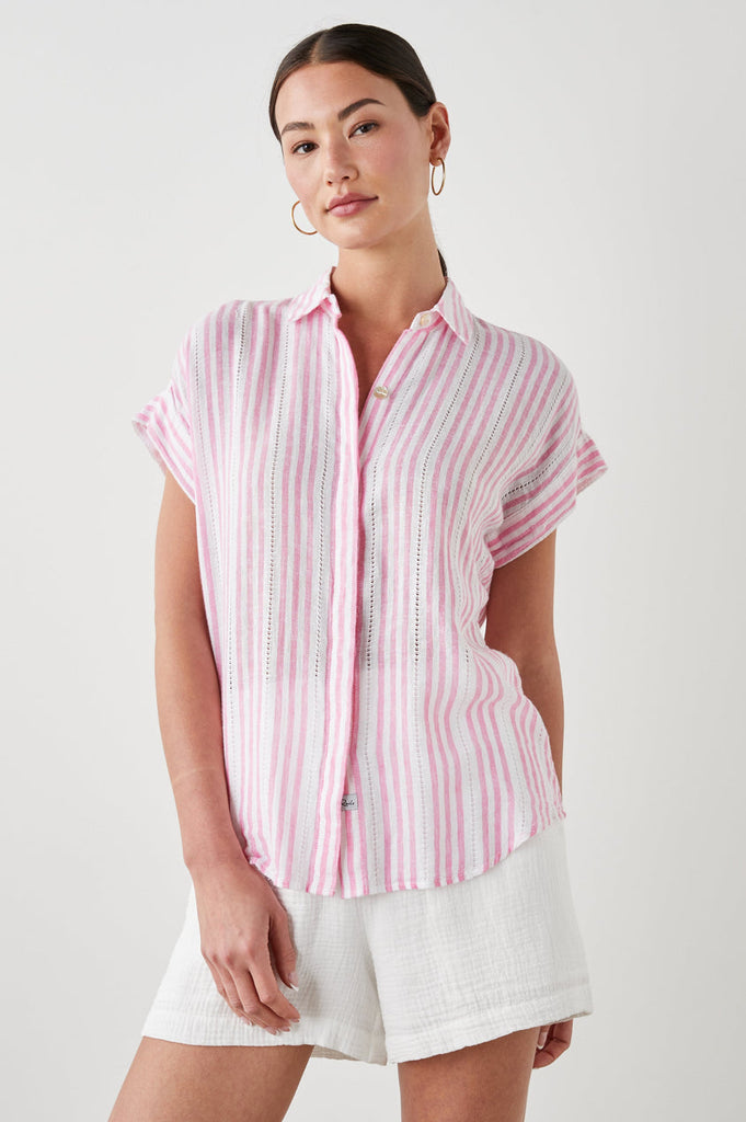 The Jamie Shirt is a great everyday staple!  Crafted from luxury linen and featuring a button down front and a flattering boxy cut this is perfect with your favourite Paige shorts for a relaxed easy day look.