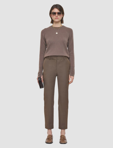 The Coleman Gabardine Trousers from Joseph are a mid-rise, regular fit tailored trouser crafted from Joseph's signature stretch fabric. Offering shape and comfort, these timeless trousers have a heavy weight feel and look fab paired with a silk blouse.&nbsp; We recommend sizing up as they run quite small.