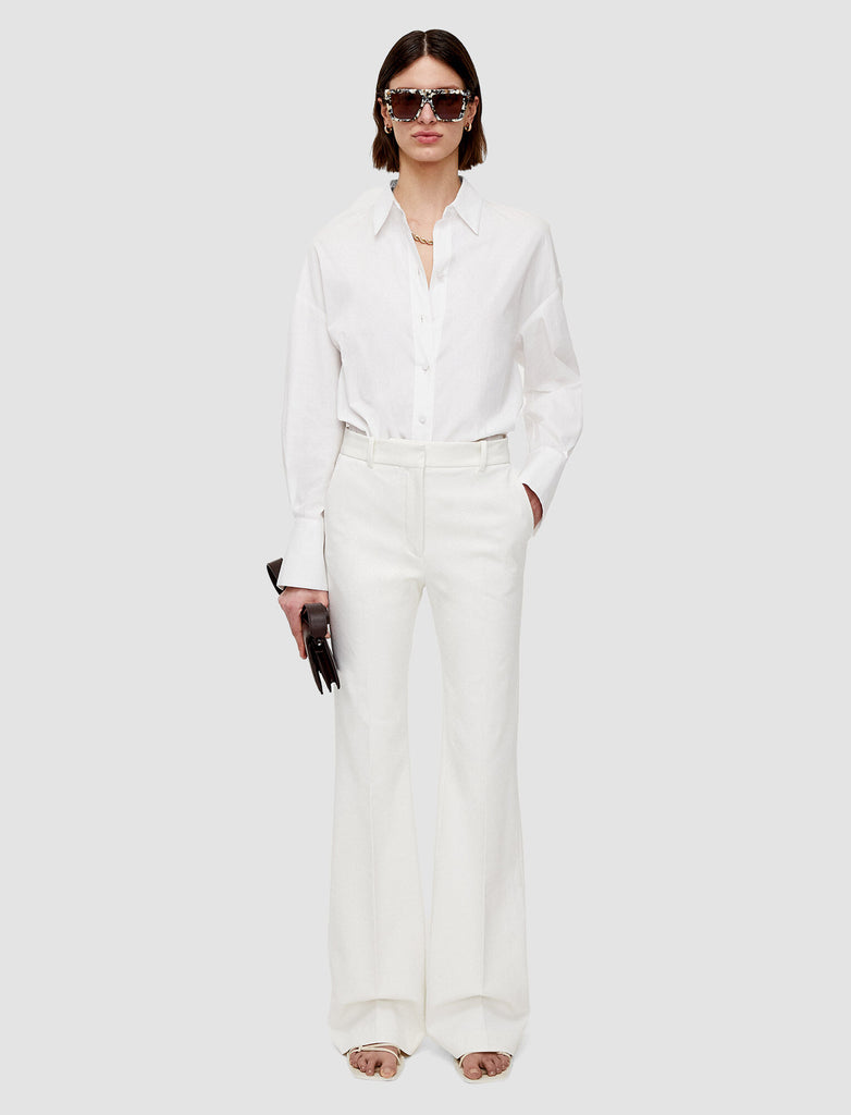 <p>The Tafira Gabardine Trousers from Joseph are a mid-rise flare trouser crafted from Joseph's signature stretch fabric. Offering shape and comfort these flared full length trousers look fab paired with a neat knit top or a crisp shirt.