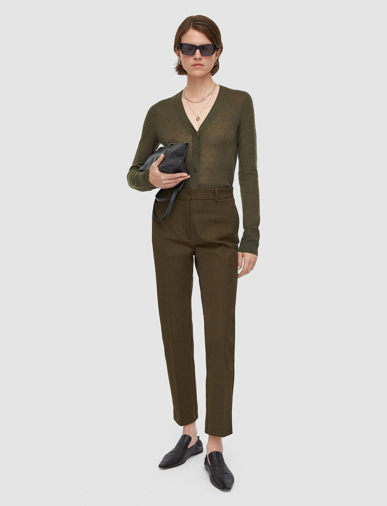 The Coleman Gabardine Trousers from Joseph are a mid-rise, regular fit tailored trouser crafted from Joseph's signature stretch fabric. Offering shape and comfort, these timeless trousers have a heavy weight feel and look fab paired with a silk blouse.&nbsp; We recommend sizing up as they run quite small.