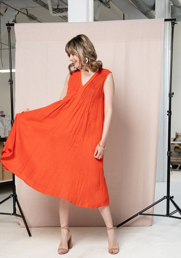 The Marie dress from Zyga is a wardrobe staple! In a bright orange this easy dress features a v-neckline and pleating at the bust - this dress is a go to piece for Summer. Also available in a Pink Floral and Khaki Floral in store!
