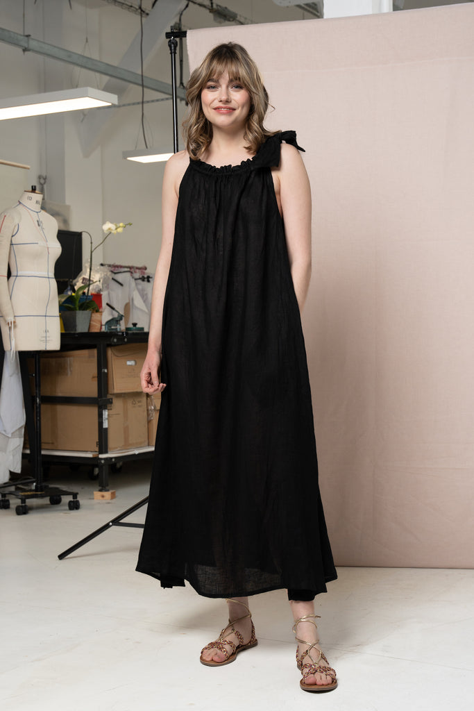 This super easy Shirley dress from Zyga is ideal to pack for all your summer holidays. With a halter neckline that can be adjusted by the bow at the shoulder and splits down the sides - this is a go to black dress for when you need something light and cool.