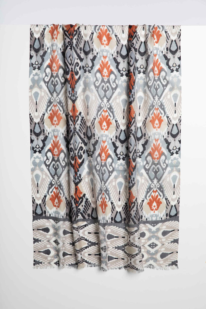 Another gorgeous printed scarf from luxury cashmere brand Kinross Cashmere.  Crafted from the finest silk and cashmere these are so incredibly soft and will elevate any of your neutral knits, dresses or coats.  The print looks especially gorgeous with all your taupes and greys.