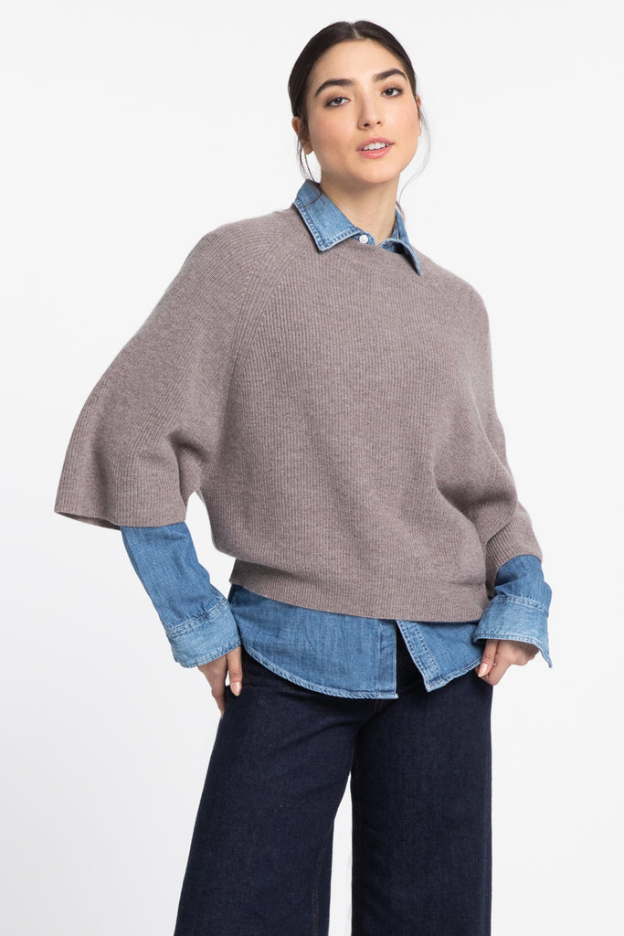 This 100% cashmere Raglan Pullover from Kinross in this perfect neutral is bound to be worn over and over. With 3/4 length sleeves and no shoulder seams, this relaxed pullover is easy to layer, providing effortless luxury all winter long.