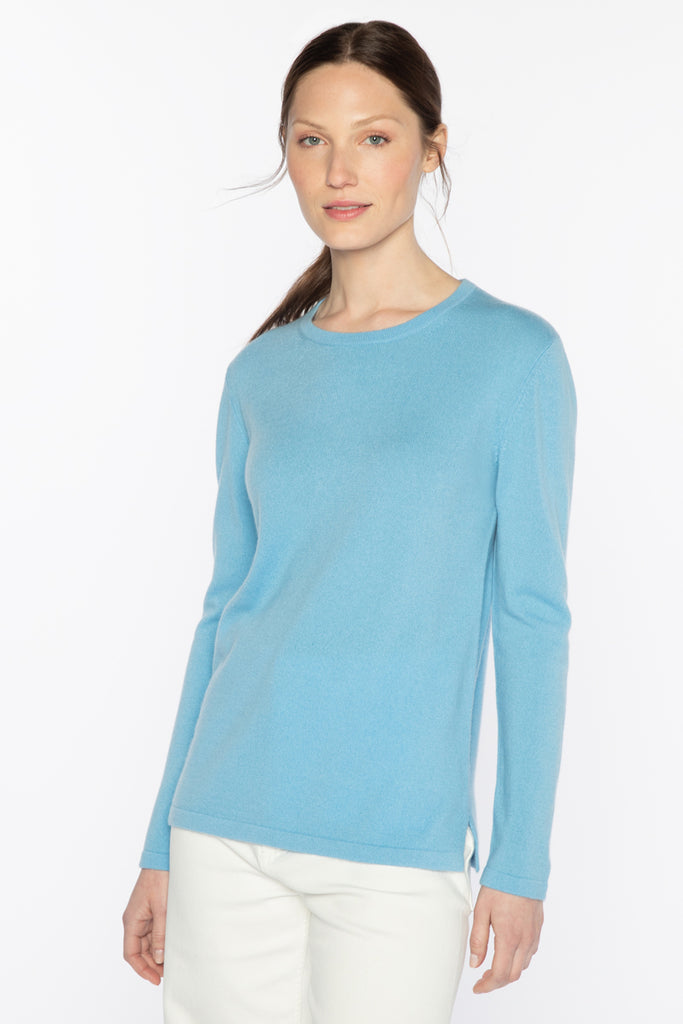 This Long Sleeve Crew from Kinross is your new go-to basic. This easy to wear cashmere knit has a neat shape and subtle side slits. Style for Spring with white denim and a light scarf.