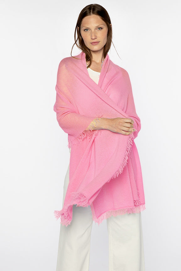 Never under-estimate the benefit and outfit elevation of a fabulous wrap. This super soft cashmere fringed wrap from Kinross is in a beautiful rose pink. This will quickly become your go-to accessory for extra warmth this Spring! Available in other colours in store. 